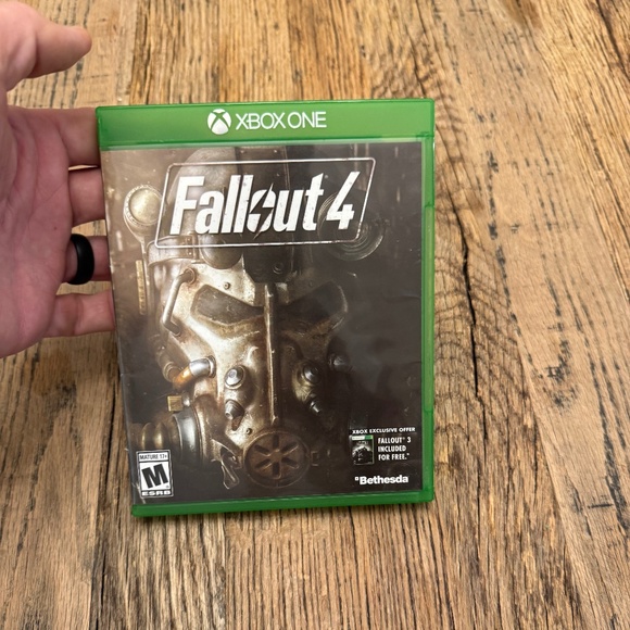 XBOX ONE Fallout 4 Video Game - Picture 1 of 3